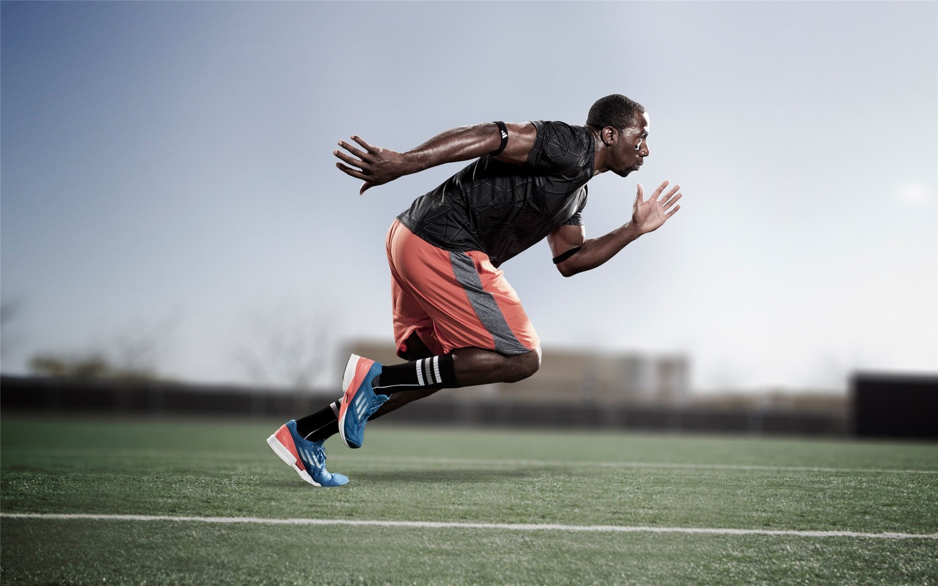 欧冠小组赛：巴萨客场3比2米兰 新援边锋连过三人打入制胜球